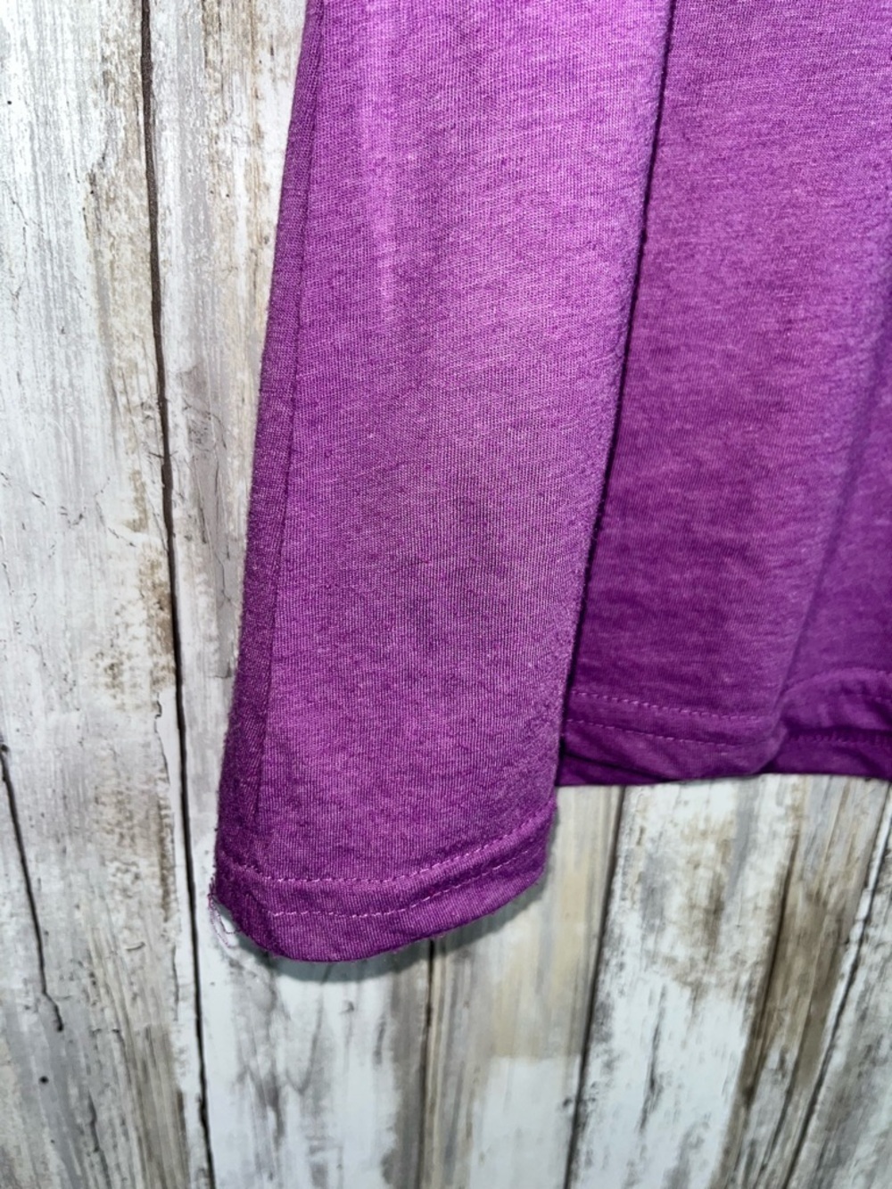 Hard Rock Cafe Cayman Islands Graphic Tee Purple Fitted V Neck Small - Picture 5 of 6
